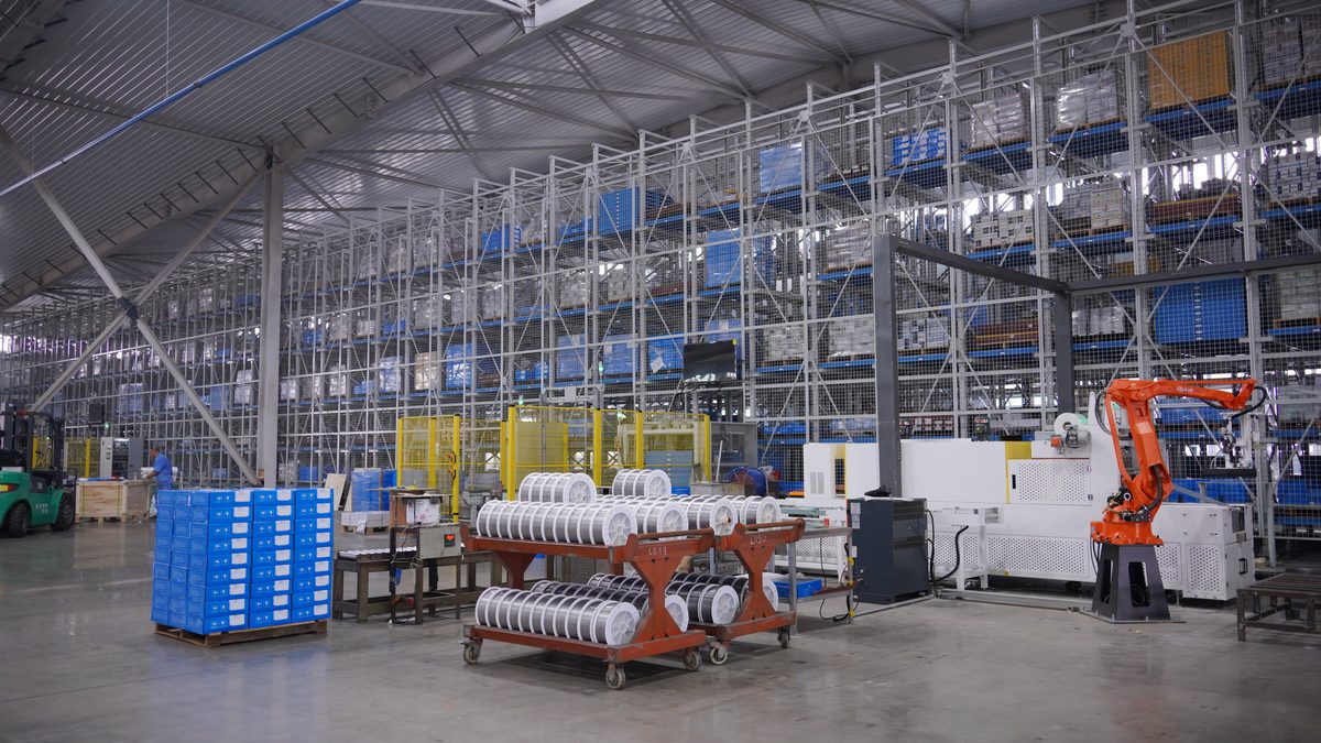 Interior del almacén automatizado de gran altura
